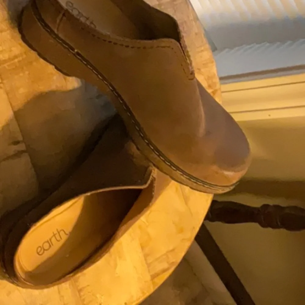 Earth brand.  Sz 7.5.  Make an offer - Picture 2 of 3